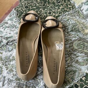 Tan leather flats with buckle